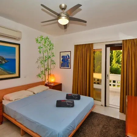 Unique Canal Villa With Boat Dock In Porto Hydra * Plepi